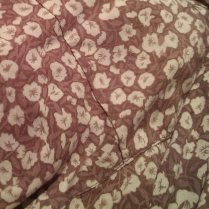 dobesedno neka stara srajca ki sem jo sicer redno nosil v prejšnjem desetletju, dve desetletji nazaj pa tudi moja mat in moj foter pred njo lepa majca